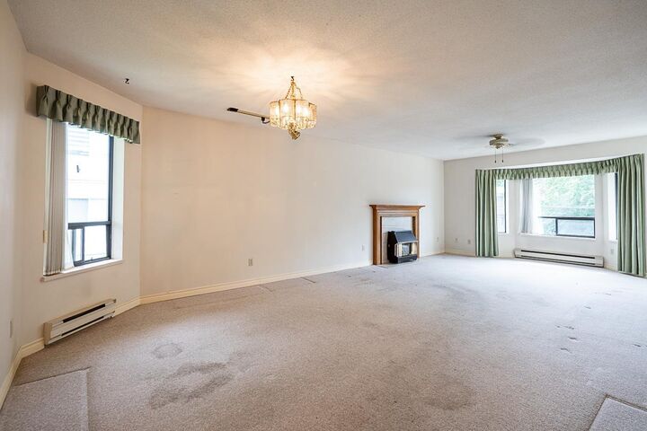 Property Photo: 14957 Thrift Avenue 201 BC V4B 2K1