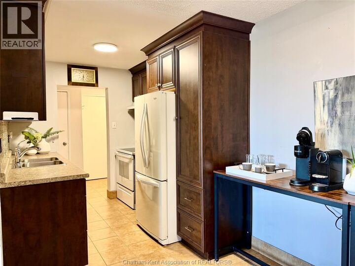 Property Photo:  276 Merritt Avenue  ON N7M 3G1 