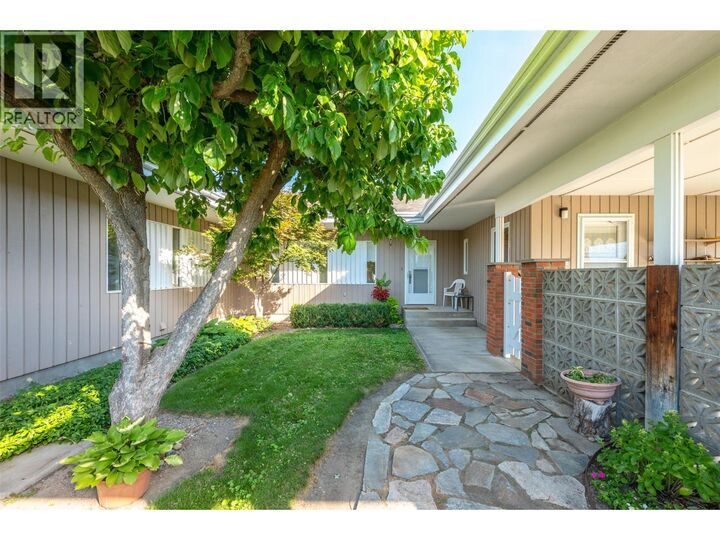 Property Photo: 5608 Yarrow Street BC V0H 1T9