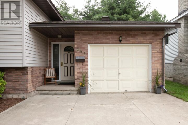 Property Photo: 292 Parkland Cres ON P6A 6R3