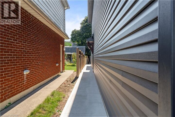 Property Photo: 53 Franklin Street B ON N3R 1T2