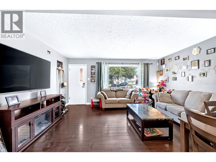 Property Photo:  1721 Brunner Avenue  BC V2B 4K1 