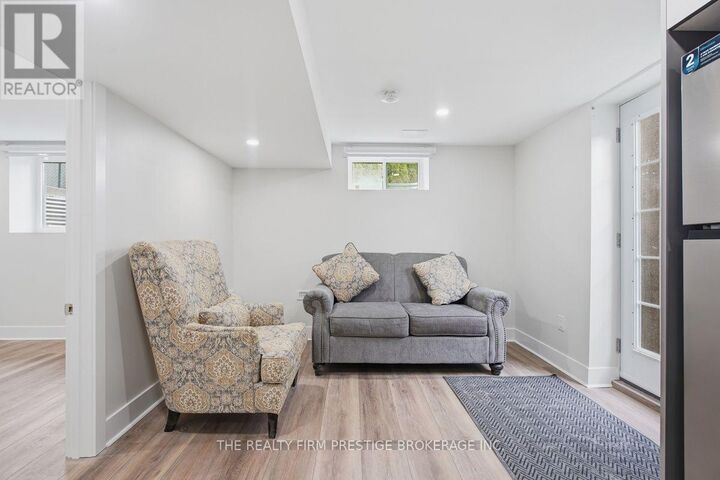 Property Photo: 612 Fox Mill Place Lower ON N6J 2B2