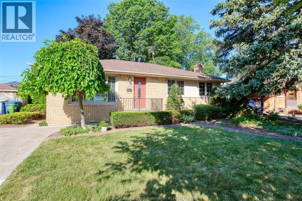 Property Photo:  1233 Matthew Brady Boulevard  ON N8S 3K2 
