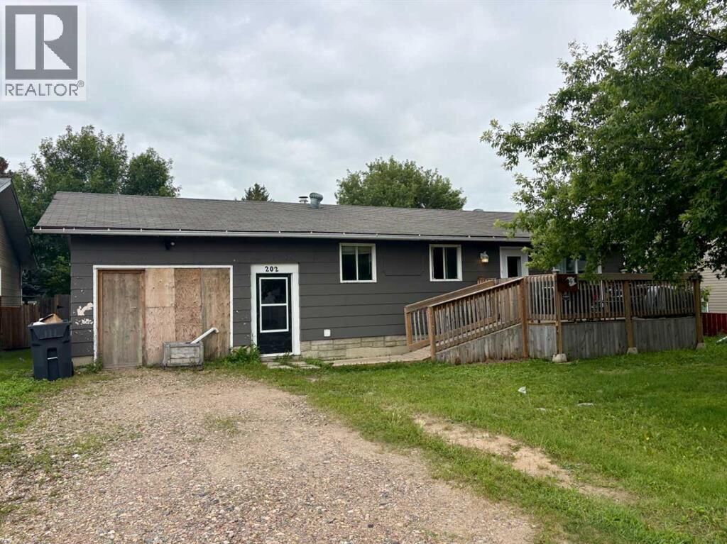 Property Photo:  202 4 Avenue  AB T0B 2X0 