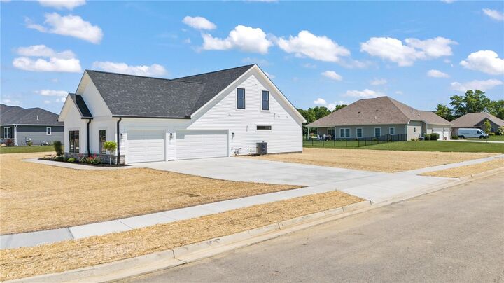 Property Photo:  2691 Pleasant View Drive  OH 45373 