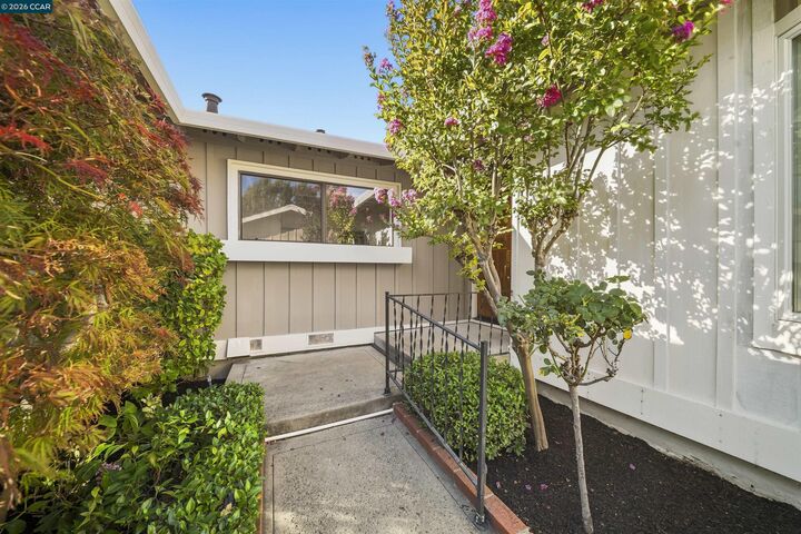 Property Photo:  2124 Presidio Ct  CA 94526 