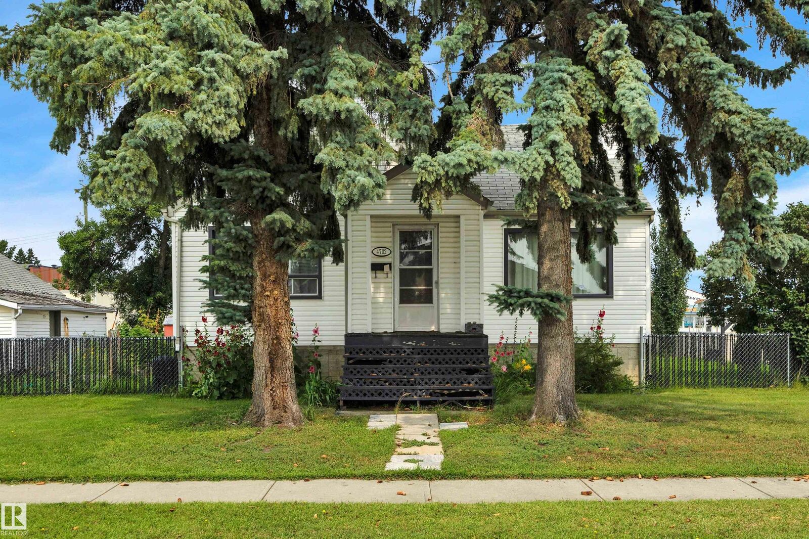 Property Photo:  4702 49 Ave  AB T0C 0V0 