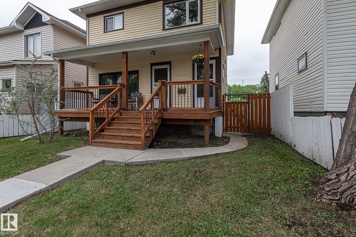 Property Photo: 9623 110A Avenue NW AB T5H 1J8