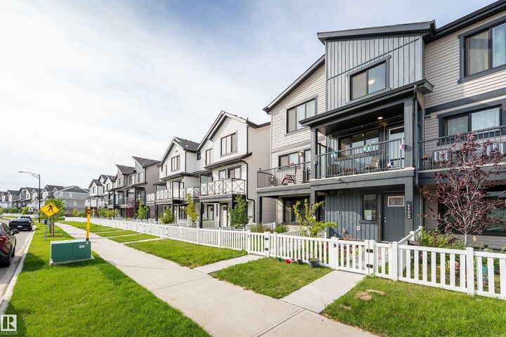 Property Photo: 1172 Aster Boulevard NW NW AB T6T 2S2
