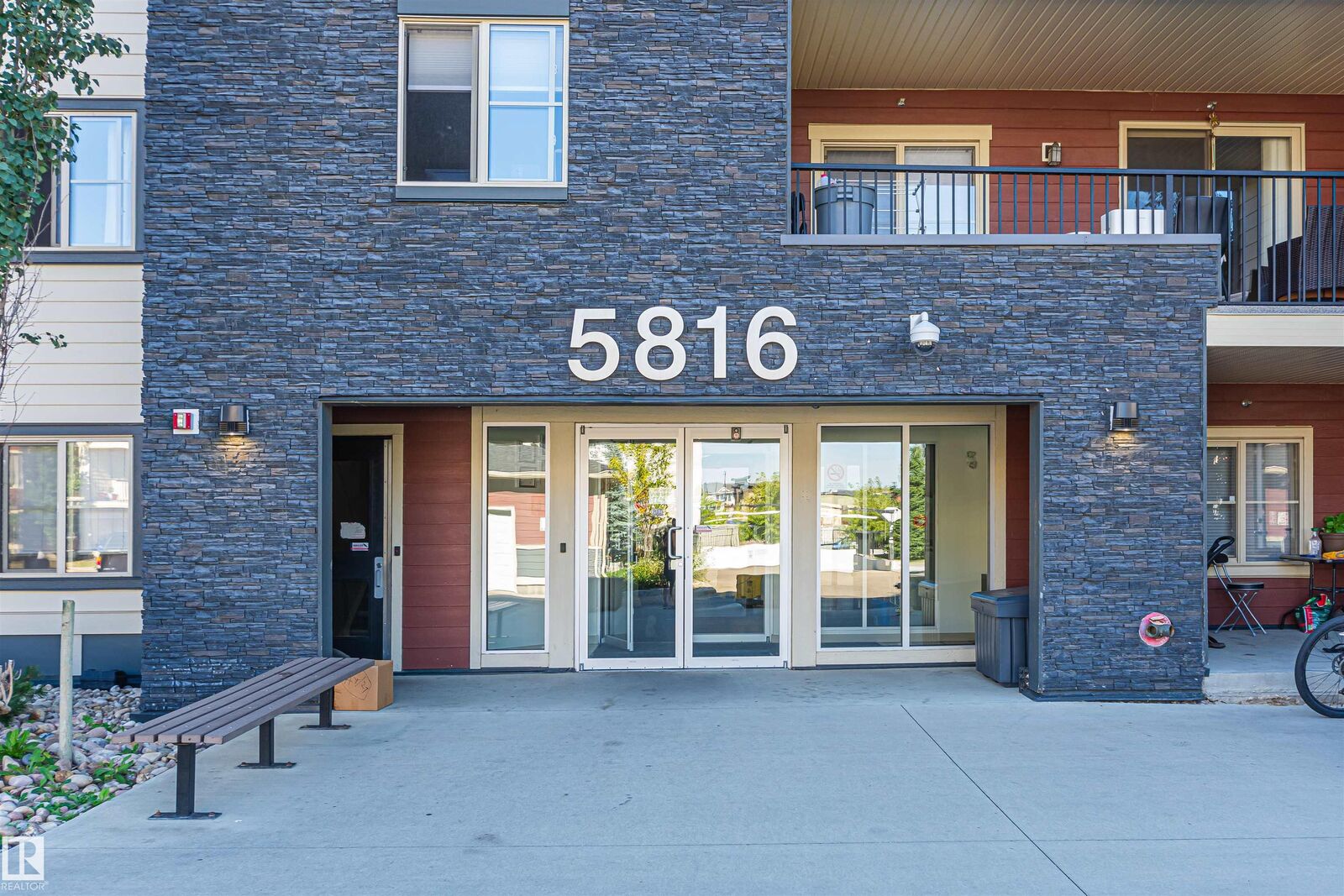 Property Photo:  5816 Mullen Place NW  AB T6R 0W3 