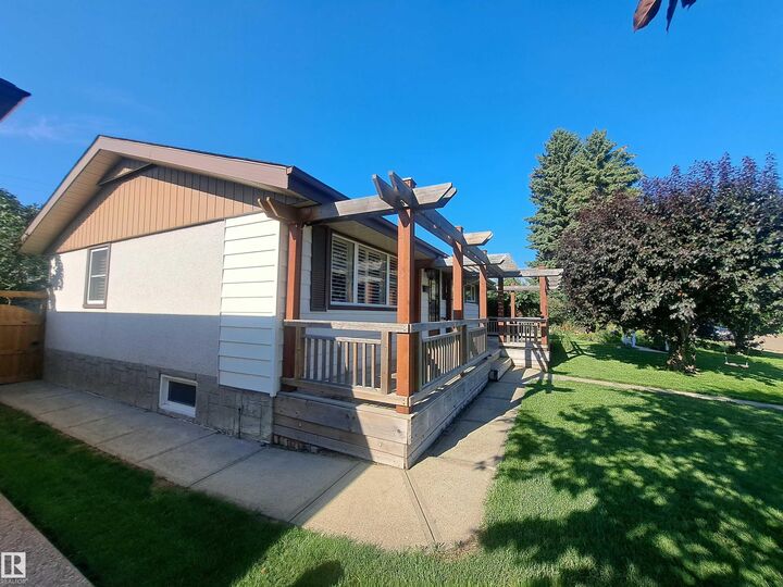 Property Photo:  6307 92A Avenue NW  AB T6B 0T5 