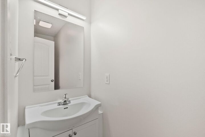 Photo de la propriété:  16525 100 Street NW  AB T5X 5H4 
