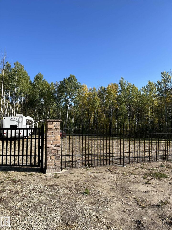 Property Photo:  53424 Rge Rd 60 10  AB T0E 2B0 