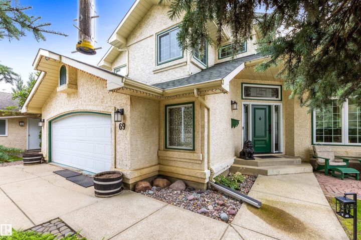 Property Photo: 69 Harwood Drive AB T8N 5V4