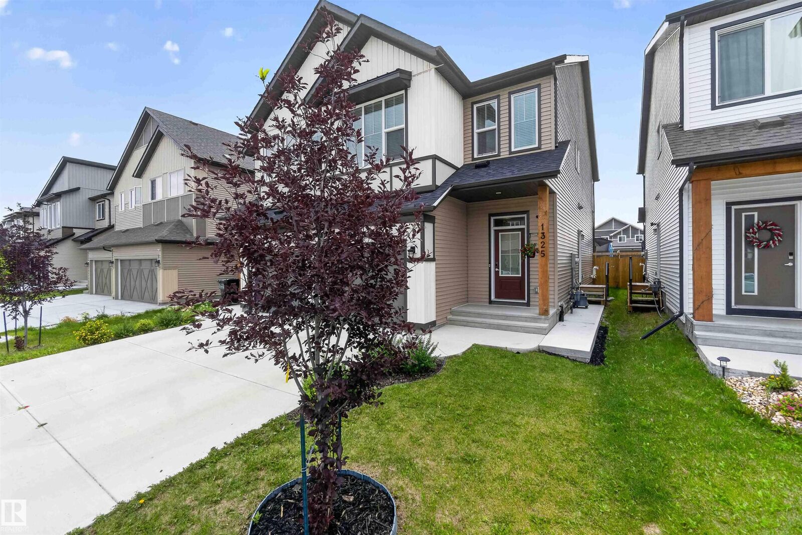 Property Photo: 1325 Podersky Wynd SW AB T6W 5E4