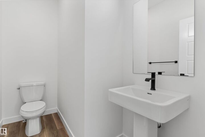 Property Photo:  920 18 Avenue NW  AB T6T 2X4 