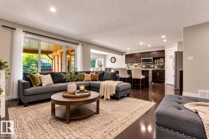 Property Photo: 3433 Goodridge Link Link NW AB T5T 4E9