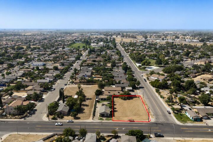 Property Photo:  900 Sunrise  CA 93638 