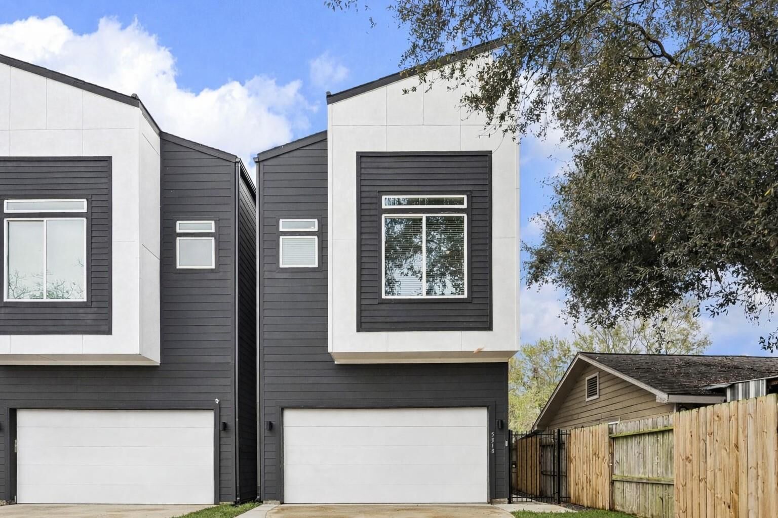 Property Photo: 5318 Wunder Lane TX 77091