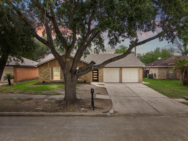 Property Photo:  8403 Swan Meadow Ln Lane  TX 77338 