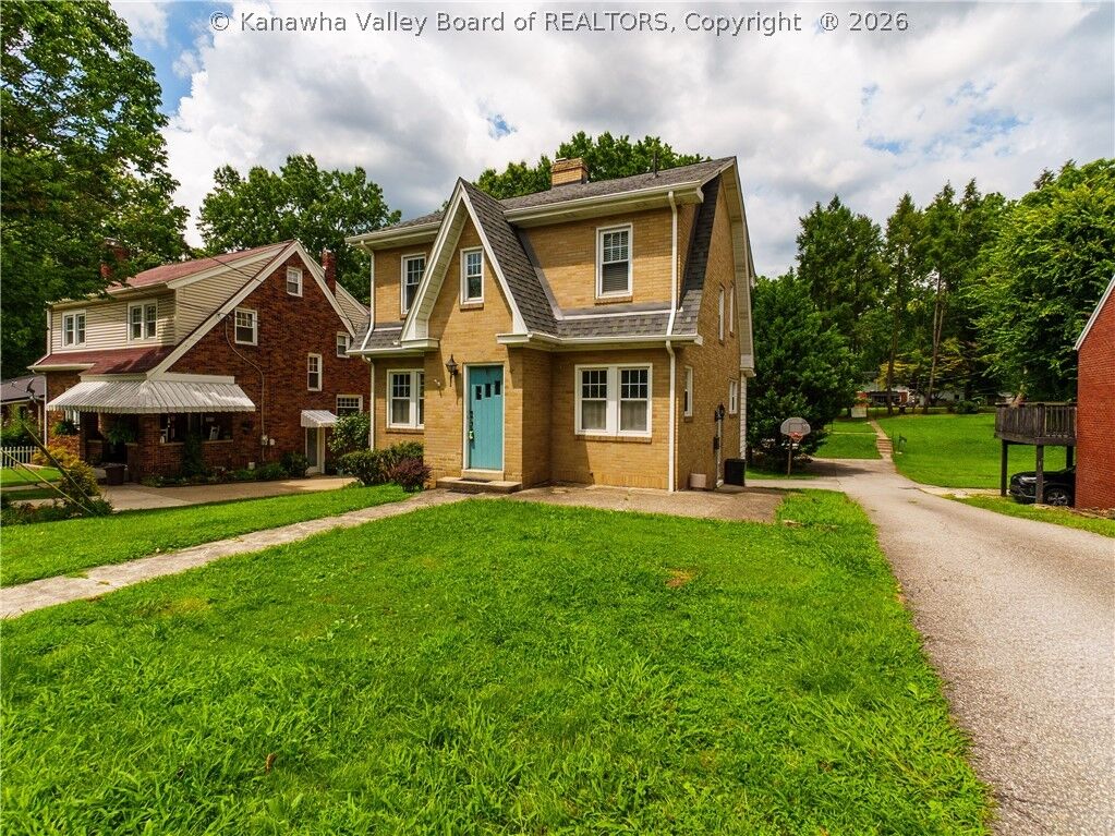 Property Photo: 301 Rosemont Avenue WV 25303