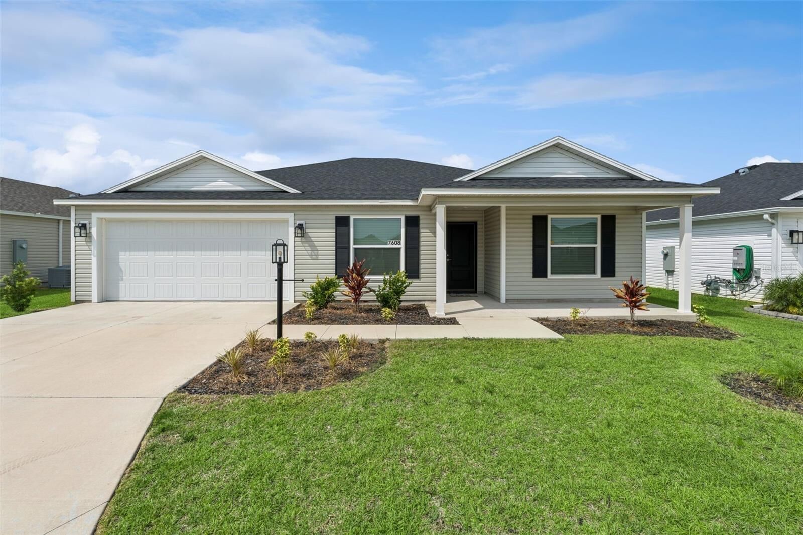 Property Photo: 7608 Daniel Hearns Way FL 34762