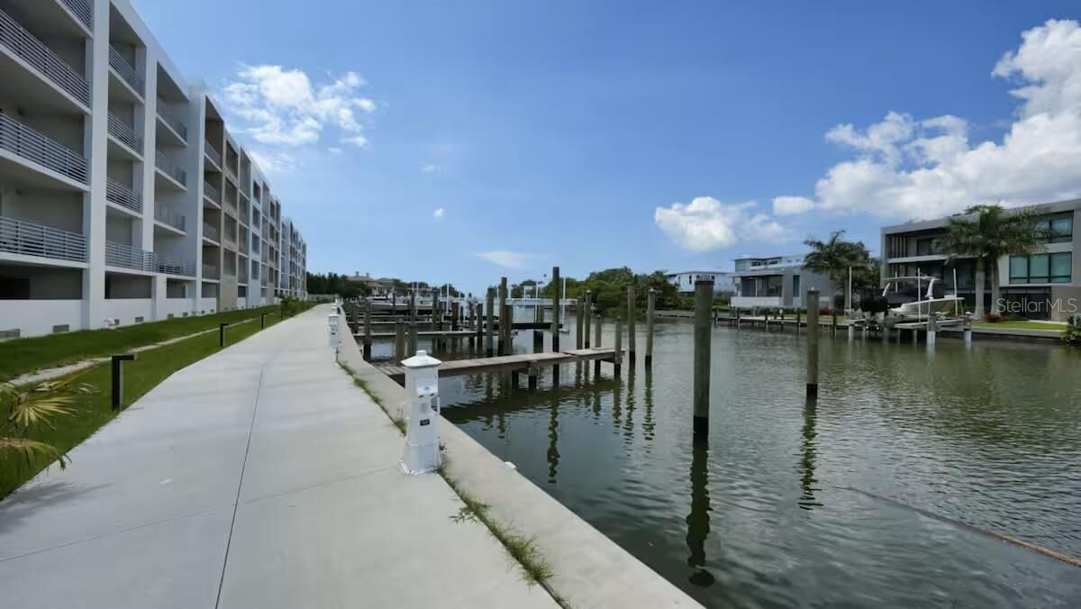 Property Photo: 1709 N Tamiami Trail 220 FL 34234