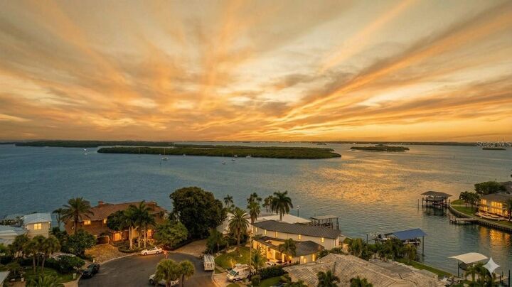 Property Photo: 891 Island Way FL 33767
