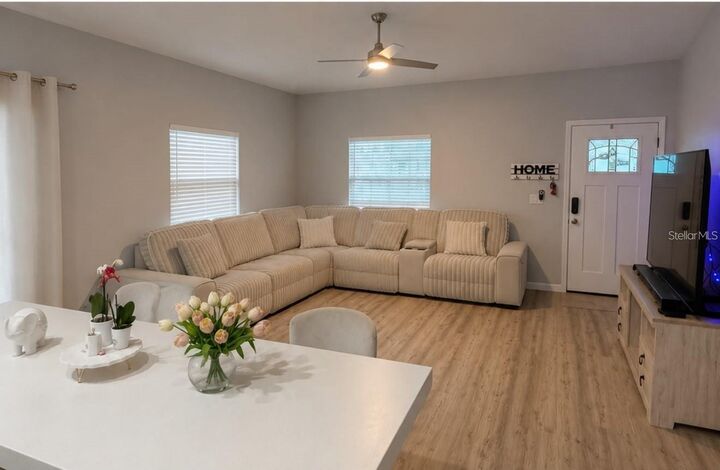 Property Photo: 617 Holmes Avenue FL 32114