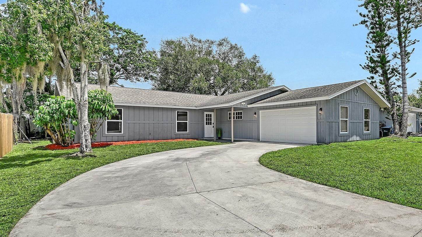 Property Photo: 4054 Palau Drive FL 34241