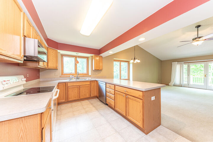 Property Photo:  535 Sycamore Circle  MI 48176 