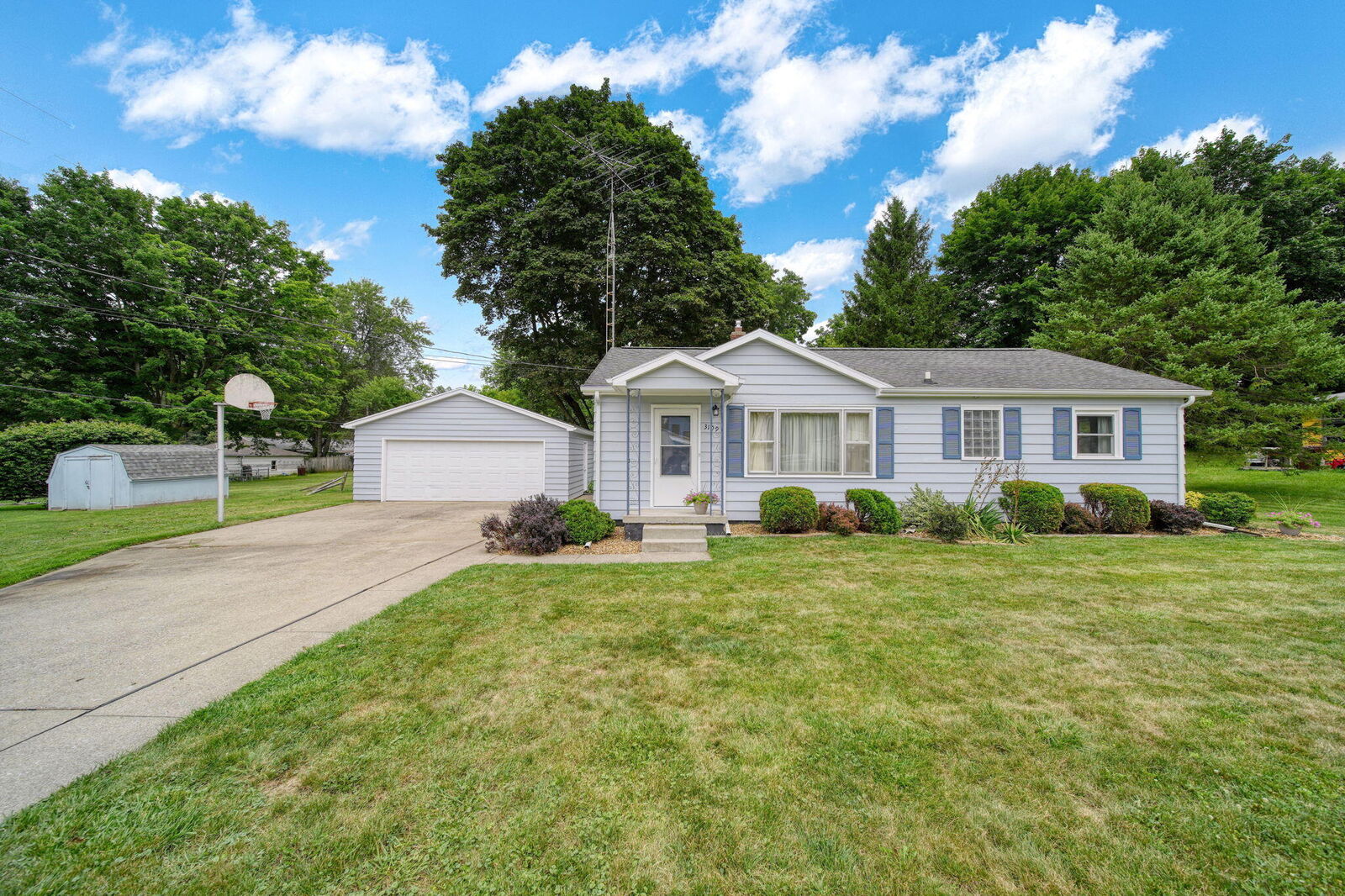 Property Photo: 3109 Queen Street MI 49283