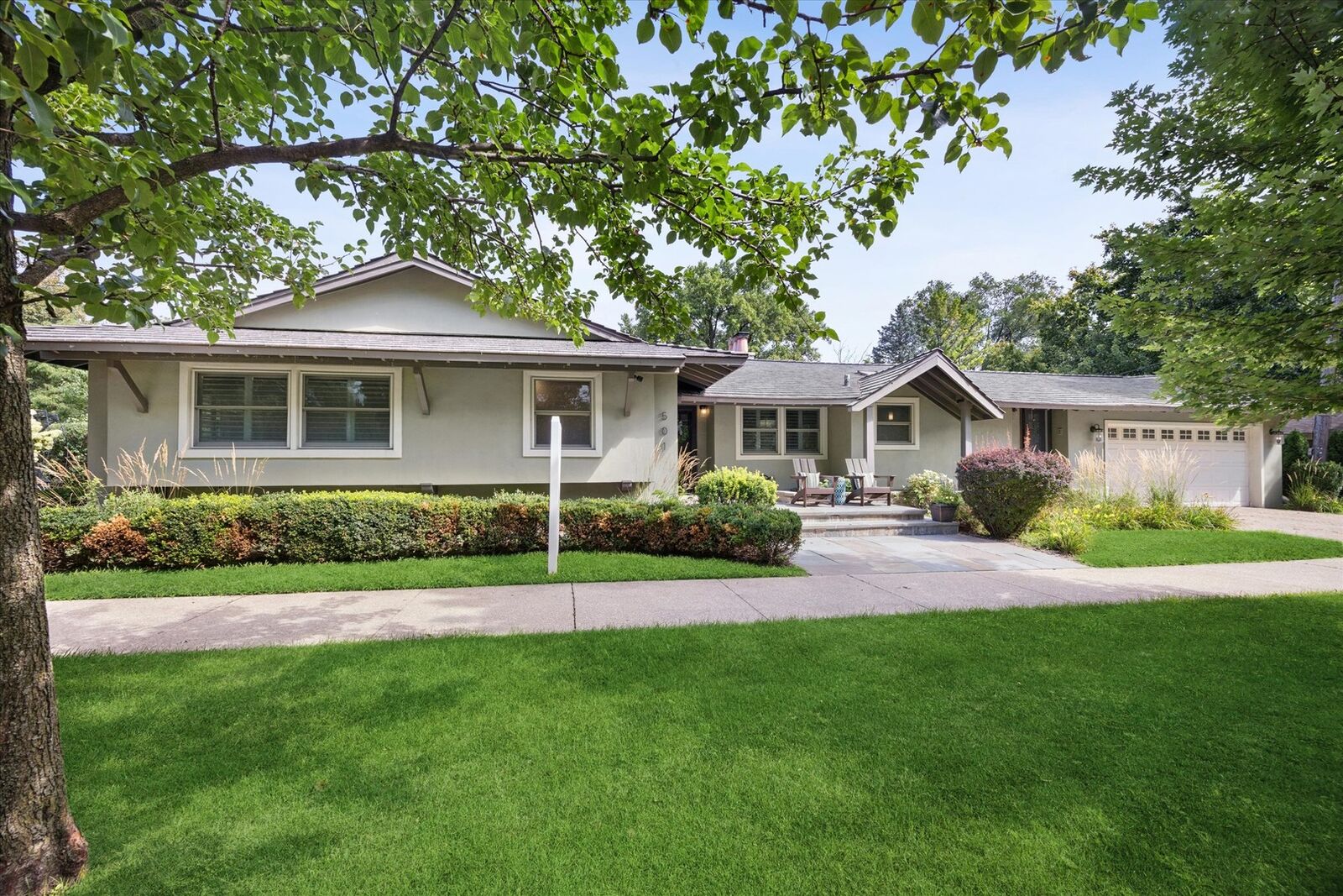 Property Photo:  501 N Edgewood Avenue  IL 60526 