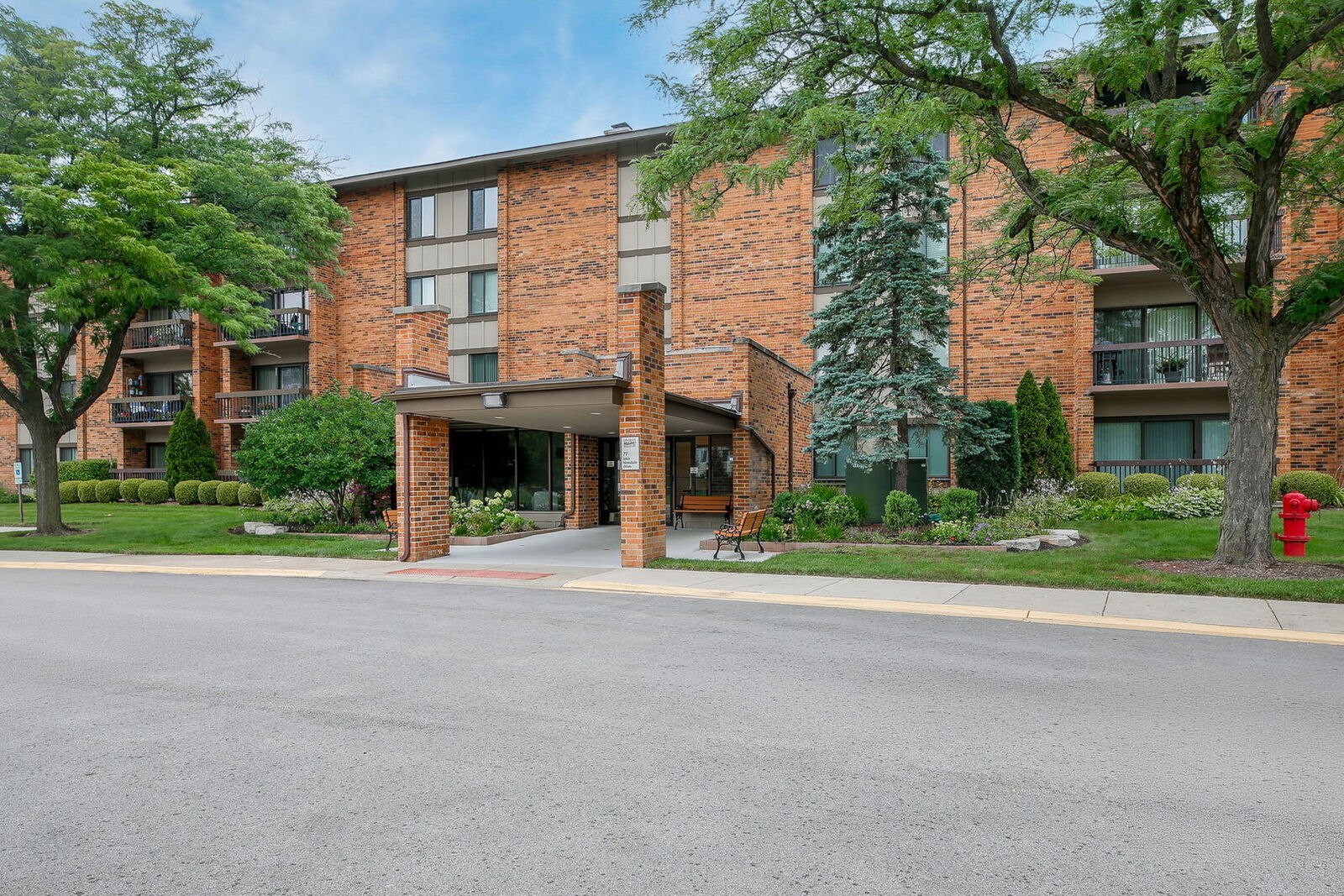 Property Photo:  77 Lake Hinsdale Drive 202  IL 60527 