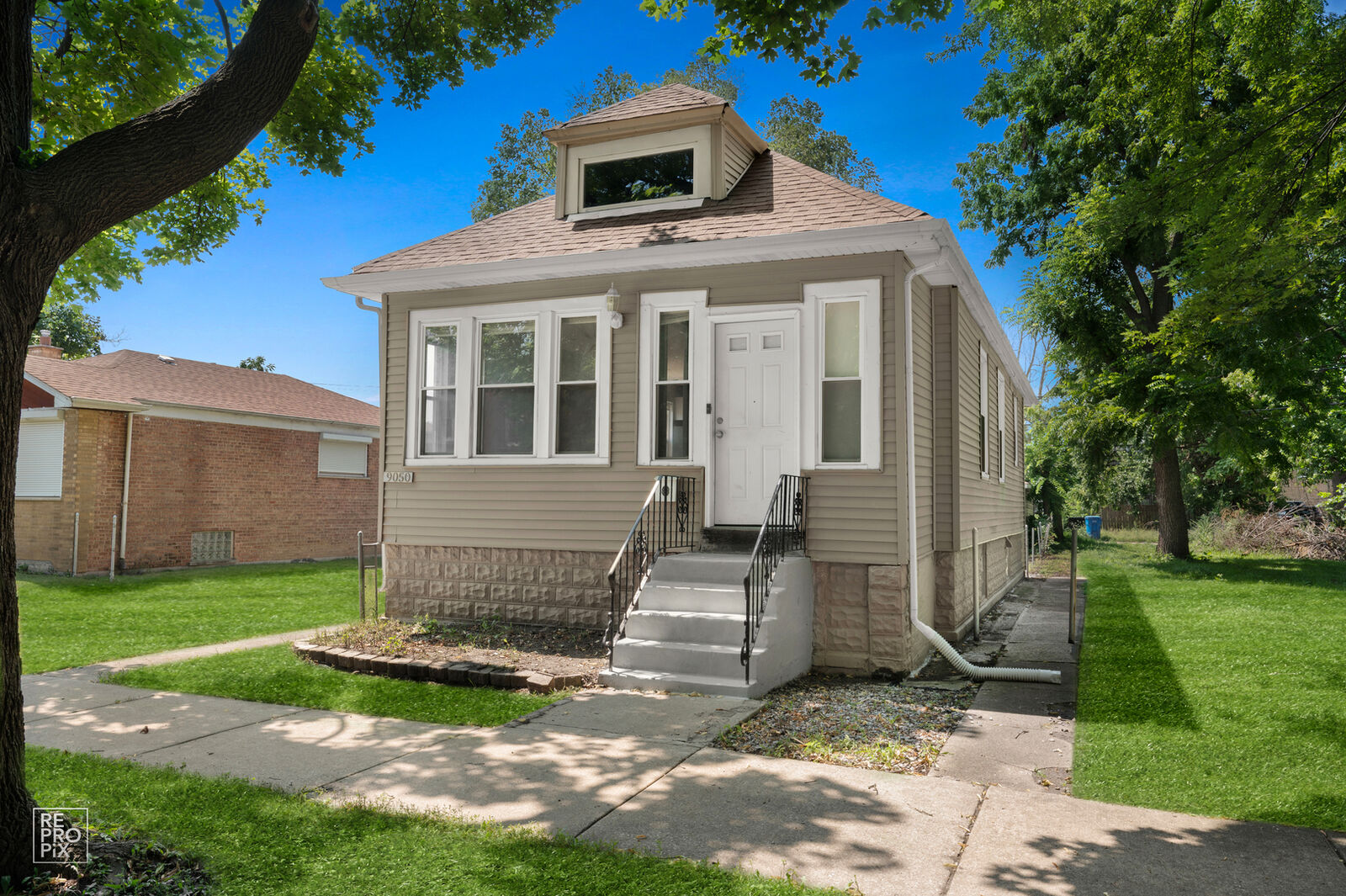 Property Photo: 9050 S Ellis Avenue IL 60619