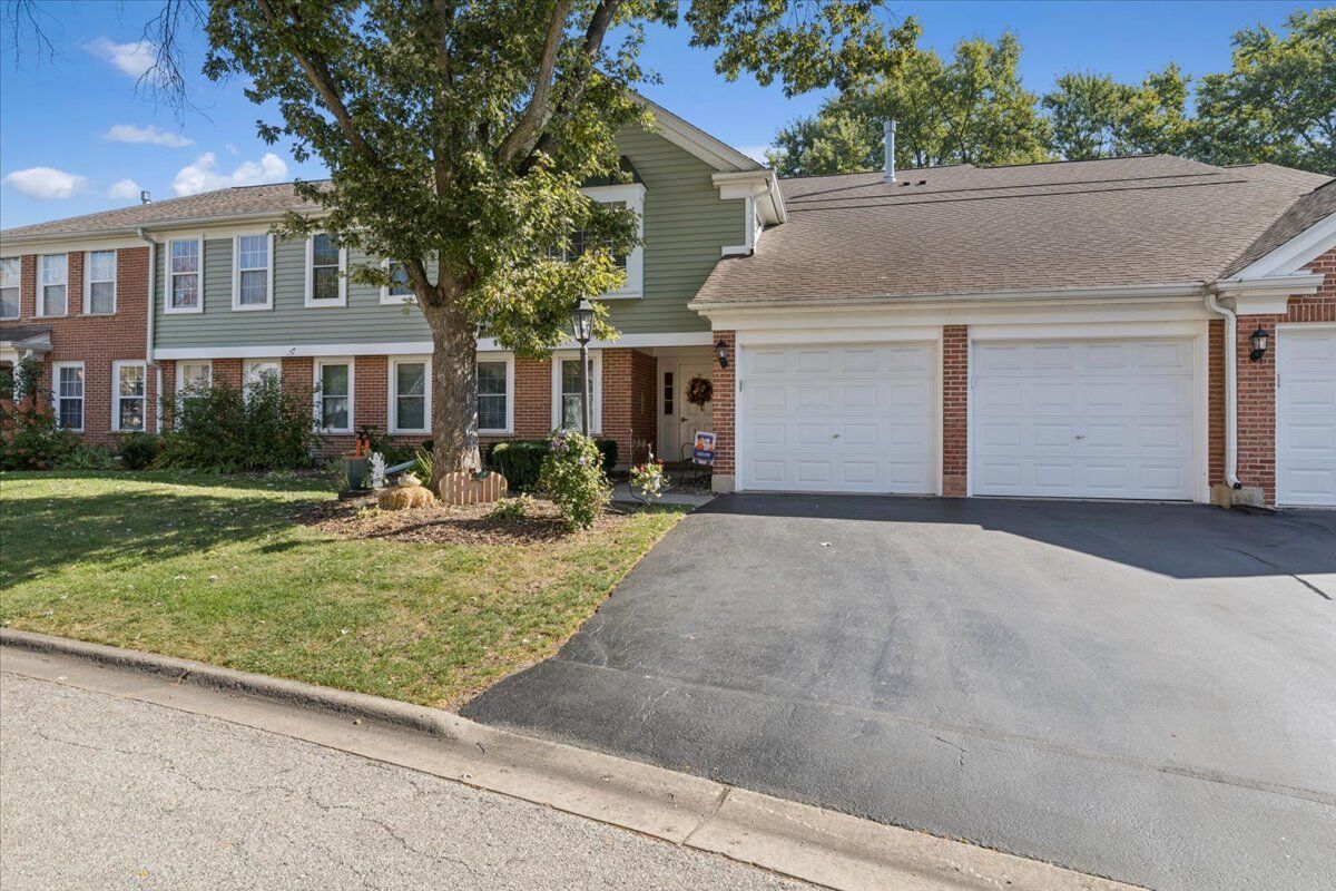 Property Photo: 617 Edinburgh Lane B IL 60070