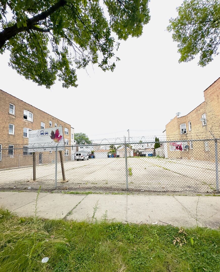 Property Photo:  4918-22 W Diversey Avenue  IL 60639 