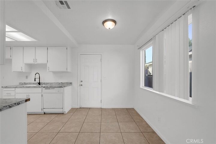 Property Photo: 2122 Harrison Court CA 93610