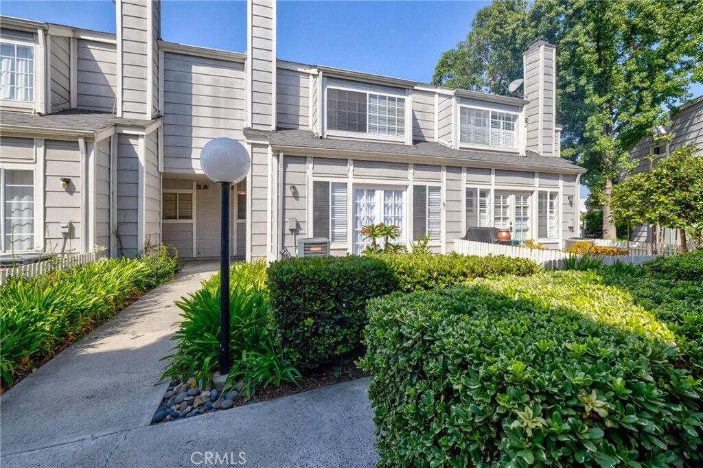 Property Photo:  2390 W Orangethorpe Avenue 10  CA 92833 