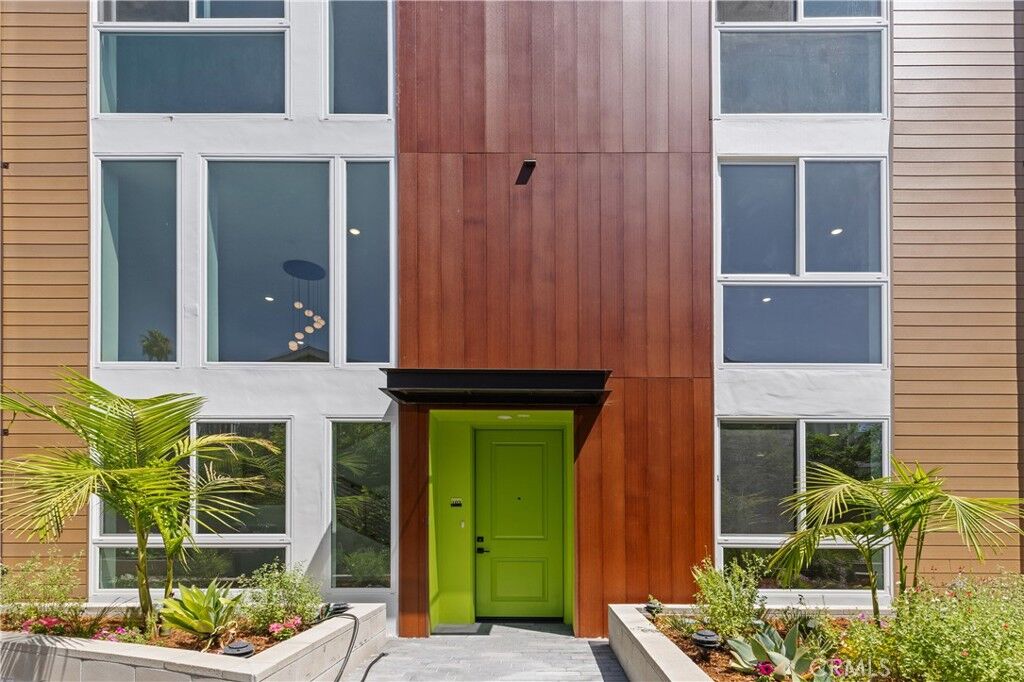 Property Photo: 176 N Catalina Avenue 103 CA 91106