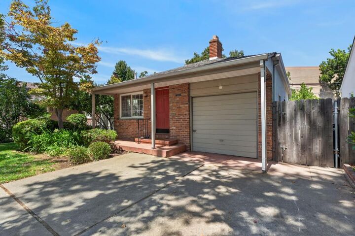 Property Photo: 4007 Colonial Way CA 95817