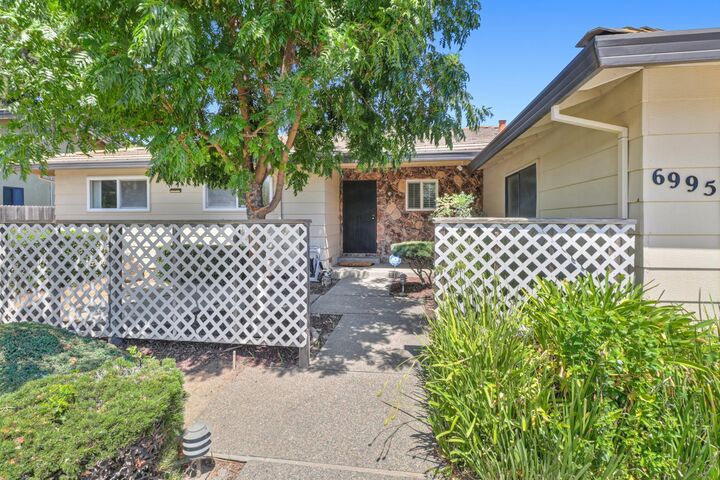 Property Photo: 6995 Wavecrest Way CA 95831