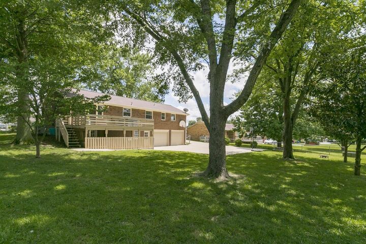 Property Photo: 105 Raindrop Ln TN 37075