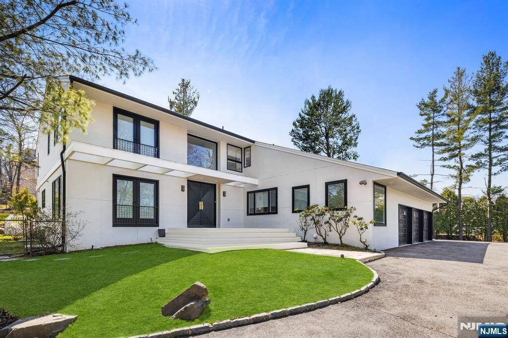 Property Photo:  1 Hemlock Drive  NJ 07626 