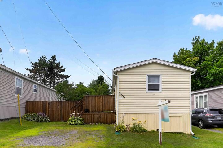 Property Photo: 735 Fern Drive NS B4E 1M1