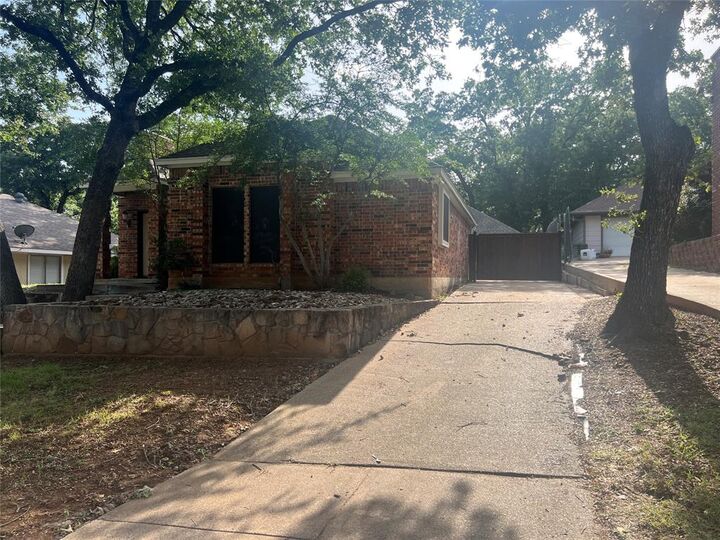 Property Photo: 4106 Sunday Hill Drive TX 76016