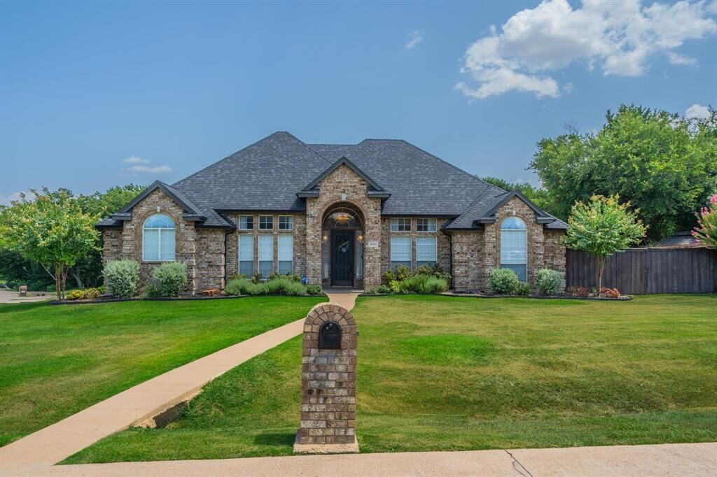 Property Photo:  1658 Pepper Tree Lane  TX 76065 