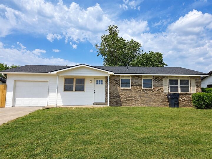 Property Photo: 1305 Bishop Drive AR 72756