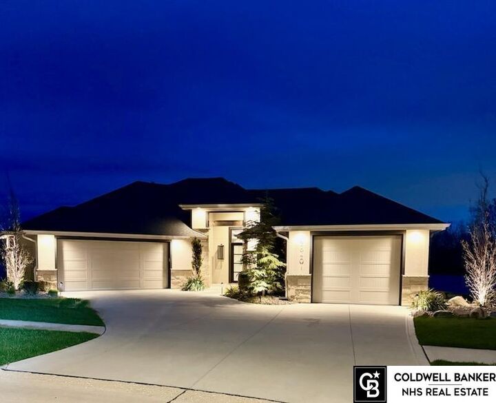 Property Photo: 28401 Laurel Circle NE 68064